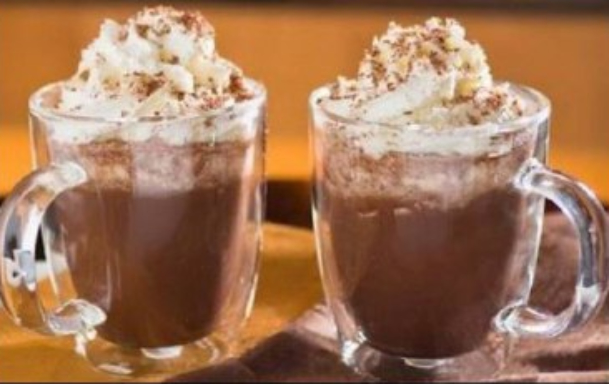 Cioccolata calda con panna della Pasticceria Pertusini